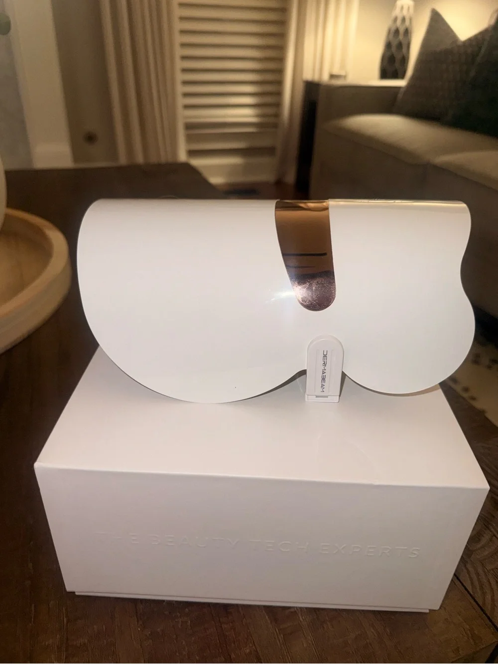 ✨🔥 Dermabeam Pro RED Light Therapy LED Mask - with Eye protection, CORDLESS
